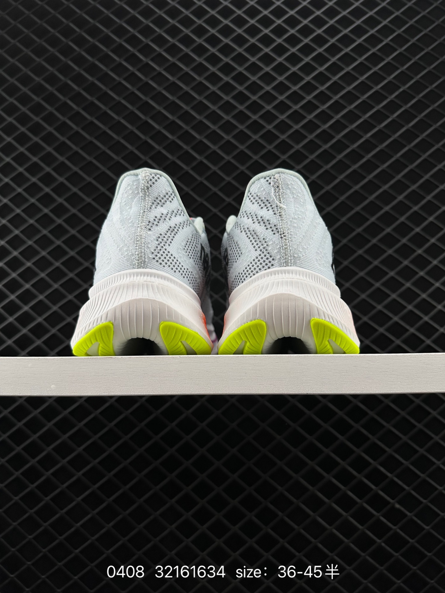 New Balance FuelCell SuperComp Trainer V2